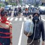 Aksi teatrikal masyarakat Kota Bandung dalam mengkritisi kinerja pemerintah yang dinilai tak becus tangani lingkungan. (YANUAR/JABAR EKSPRES)