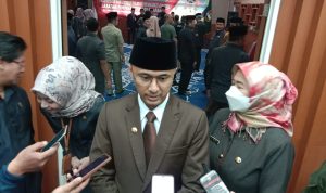 Rotasi Mutasi Bikin Gaduh, Ini Respons Bupati Hengki BERIKAN RESPONS: Bupati Hengki menanggapi santai soal isu gaduh rotasi mutasi.