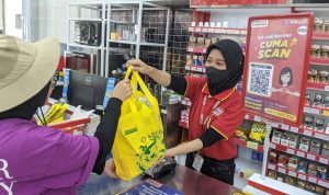 Alfamart Kurangi Sampah Plastik, Sediakan Tas Belanja / Ilustrasi