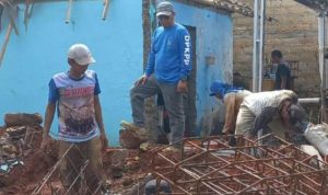 Plt Bupati Bogor Tunaikan Janji Bangun Rumah Korban Pembacokan Plt Bupati Bogor tunaikan janji membangun rumah korban pembacokan pelajar Arya Saputra. (Instagram Iwan Setiawan)