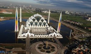 Nippon Paint Lapisi Struktur Kubah Masjid Raya Al Jabbar