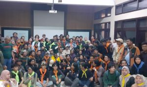 Aliansi Pecinta Alam Jawa Barat memberikan pernyataan sikap terkait maraknya pelannggaran terhadap kawasan hutan lindung di Jawa Barat.