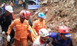 BREAKING NEWS! Seluruh Korban Longsor Empang Ditemukan dalam Posisi Berpelukan