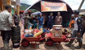 BRI salurkan Bantuan Bagi Warga Ijen Bondowoso yang Terdampak Banjir BRI melalui aktivitas Corporate Social Responsibility (CSR) BRI Peduli melakukan penyaluran bantuan tanggap bencana bagi warga terdampak.