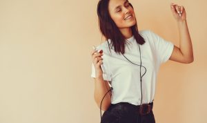 Ilustrasi. Cara download lagu MP3 melalui berberapa platform music. Pexels/Gustavo Fring.