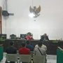 JUAL MINOL: Sebanyak 5 pelanggar usaha di wilayah Kota Bandung tengah jalani tindak pidana ringan di Pengadilan Negeri Bandung Kelas 1A Khusus setelah terjaring razia jelang Ramadan, Jumat 17 Maret 2023.