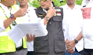 IST Gubernur Jawa Barat, Ridwan Kamil saat monitoring pekerjaan Pemeliharaan Berkala, Jl. Kartini, Kota Bekasi, Rabu (29/3/2023).