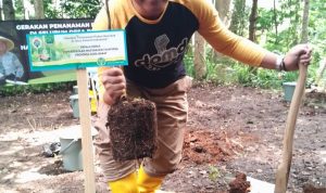 Hari Desa Asri Nusantara, DPMD Jabar Laksanakan Gerakan Tanam Pohon