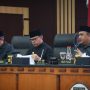 Ketua DPRD Kota Bogor, Atang Trisnanto (pojok kanan) bersama Wali Kota Bogor Bima Arya dan wakilnya Dedie A. Rachim. (Yudha Prananda / Jabar Ekspres)