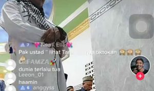 Viral! Imam Salat Tarawih Sambil Live di TikTok, Begini Tanggapan MUI Jabar Ist. Viral di Medsos Imam Tarawih sambil Live Streaming.