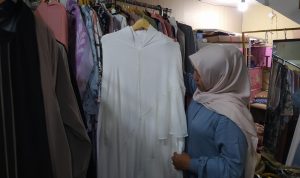 Ramadan! Bisnis Busana Muslim Menggeliat, Ada yang Kebanjiran Order hingga Omset Meroket Pengusaha bernama LIa Nilan mengaku telah kebanjiran order busana muslim yang meningkat hingga 150 persen sejak dua bulan lalu hingga memasuki bulan Ramadan 2023 / IST