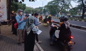 Menebar Kebaikan, PKS Jabar Bagikan Takjil Gratis Menebar Kebaikan, PKS Jabar Bagikan Takjil Gratis