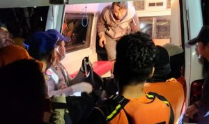 Tim SAR Evakuasi Wisatawan Hanyut di Pantai Garut