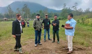 Keberadaan bunga rawa di Rancaupas yang rusak akibat event motor trail akhirnya kembali ditanami oleh para pegiat lingkungan setempat.