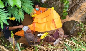 Penemuan mayat perempuan di selokan hebohkan anak-anak yang sedang bermain. (ISTIMEWA)