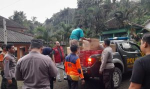 Penyaluran Bantuan Kemensos Bagi Korban Bencana Alam di Pasuruan Penyaluran Bantuan Kemensos Bagi Korban Bencana Alam di Pasuruan