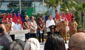Presiden Joko Widodo (Jokowi) menyebutkan ada sekitar 2 juta Warga Negara Indonesia (WNI) yang memilih berobat ke luar negeri
