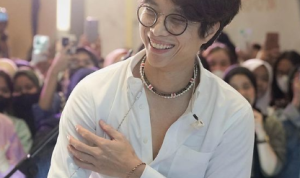 Dikta Lantunkan Azan yang Syahdu, Netizen: "Masya Allah Imamku" Dikta Lantunkan Azan yang Syahdu, Netizen: "Masya Allah Imamku"