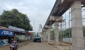 Suasana pembangunan Skybrige di Stasiun Bojonggede. Foto : Sandika Fadilah/Jabarekspres.com.