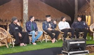 Founder Bandung Fighting Club (BFC) Edwin Senjaya saat menjadi narasumber bersama Ustaz Hanan Attaki di Sekolah Alam Pesan_Trend, Bandung, Minggu 19 Maret 2023 sore.