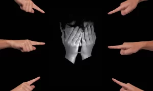 Ilustrasi. Viral video perundungan anak SD kelas 5 berjenis kelamin perempuan inisial AM di media sosial, polisi amankan 6 pelaku di bawah umur. Pixabay/geralt.