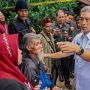 Wakil Wali Kota Bogor Dedie Rachim saat meninjau lokasi bencana longsor di Kampung Sirnasari, Kelurahan Empang, Kecamatan Bogor Selatan, Rabu (15/3). (Yudha Prananda / Jabar Ekspres)