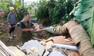 Puting Beliung Porak Porandakan Masjid dan 19 Rumah di Cisarua Bandung Barat