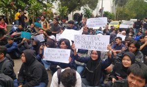 Tuntut Penurunan UKT dan Fasilitas, Mahasiswa UIN SGD Bandung Gelar Aksi