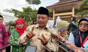 Wakil Gubernur Jawa Barat Uu Ruzhanul Ulum saat menghadiri Kompetisi Bisnis Digital Santripreaneur di Ponpes Persis 259 Firdaus, Kamis (16/3/2023). (Agni Ilman Darmawan/ Jabarekspres.com)