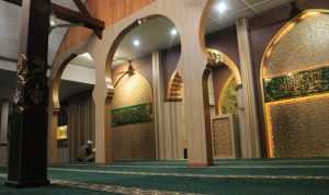 Arsitektur gaya Eropa Jawa di Masjid Besar Cipaganti yang masih dipertahankan / Hendrik Muchlison