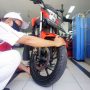 Cek Selalu Kondisi Tekanan Angin Ban Sepeda Motor