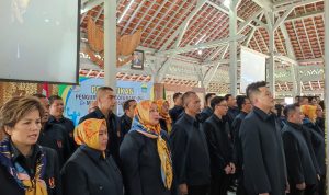 Yana Mengeluh Kota Bandung Gagal Jadi Juara Umum DILANTIK: Pengurus Koni Kota Bandung Periode 2023-2027, usai di lantik di Aula Pendopo, Jalan Dalem Kaum, Kota Bandung. (SADAM HUSEN SOLEH RAMDHANI/JABAR EKSPRES)