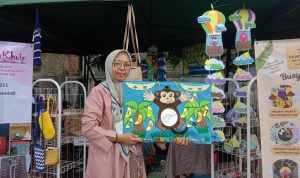 KEMBANGKAN USAHA: Program Gerobak Fair dilaksanakan dalam rangka memberikan ruang dan wadah bagi pelaku usaha kreatif dan UMKM di Kecamatan Batunungal, Kota Bandung. (FAHMINAH/JABAR EKSPRES)