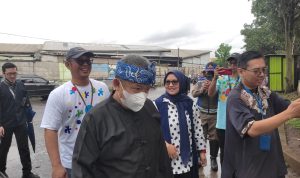 Pemkot Bandung Pede Naikan Indeks Kebahagiaan Warga RUANG PUBLIK: Wali Kota Yana Mulyana saat menghadiri peresmian Ruang Publik Cipamulihan di Gedebage, Kota Bandung, Kamis (2/3). Ruang publik tersebut diyakini dapan meningkatkan indeks kebahagiaan warga. (SADAM HUSEN/JABAR EKSPRES)