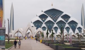 Wagub Uu Larang Berceramah Pecah Belah Umat di Masjid Al Jabbar SEPI PENGUNJUNG: Masjid Al Jabbar di Kecamatan Gedebage, Kota Bandung sepi pengunjung pada awal Ramadan 2023.