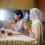 Potret ummat Islam berdoa buka puasa
