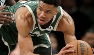 Giannis Antetokounmpo Catat Rekor! Saat Melawan Raptors