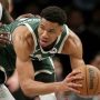 Giannis Antetokounmpo Catat Rekor! Saat Melawan Raptors