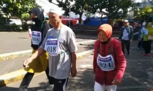 Calon Jemaah Haji Cimahi Jalani Pemeriksaan Kebugaran Jasmani