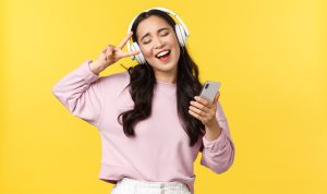 Mendengarkan Musik Viral Dapat Saldo DANA Gratis! Hihi Enak Banget!