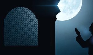 Apakah Boleh Menyebut Seseorang yang Dicintai Pada Malam Lailatul Qadar?