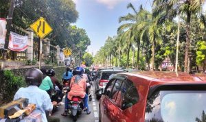 Hari Kedua Libur Lebaran, Ragunan Dipadati 13 Ribu Wisatawan Hari ke-2 lebaran Taman Margasatwa Ragunan dikunjungi ribuan orang, Minggu 23 April 2023. -NTMC Polri-