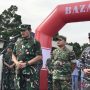 Panglima TNI Laksamana TNI Yudo Margono (tiga kanan) menjawab pertanyaan media selepas acara peresmian bazar murah di Mabes TNI, Cilangkap, Jakarta, Kamis (13/4/2023). KRI bakal dikerahkan guna jaga keamanan KTT ASEAN ke-42. ANTARA/Genta Tenri Mawangi