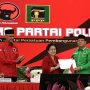 Resmi, PPP Usung Ganjar jadi Capres 2024 Ketua Umum PDI Perjuangan Megawati Soekarnoputri (tengah) menerima hasil rapat pimpinan nasional Partai Persatuan Pembangunan (PPP) yang diserahkan oleh Plt. Ketua Umum PPP Mohamad Mardiono (kanan) pada penghujung pertemuan dua partai di kantor DPP PDIP, Jakarta, Minggu (30/4/2023). ANTARA/Genta Tenri Mawangi