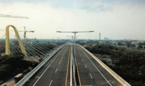 Jelang Lebaran, Jasa Marga Antisipasi Kepadatan Tol Layang MBZ Jalan Tol Layang Mohamed bin Zayed membentang di atas Jalan Tol Ruas Jakarta-Cikampek. (Foto: Pradita Kurniawan Syah).