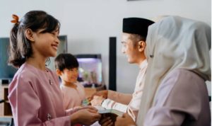 Adab Bersilaturahmi Saat Lebaran Adab bersilaturahmi saat lebaran