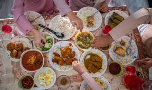 Tips sehat menyantap menu lebaran