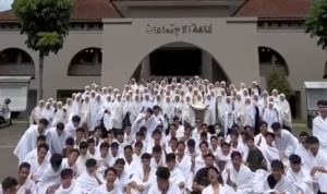 Viral TikTok Anak SMA Seangkatan Umrah Bersama Viral TikTok Anak SMA Seangkatan Umrah Bersama