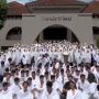 Viral TikTok Anak SMA Seangkatan Umrah Bersama