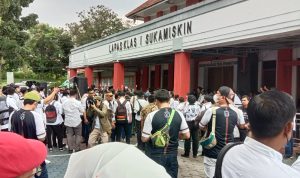 Dok. Situasi terkini jelan bebasnya Anas Urbaningrum dari Lapas Sukamiskin Bandung. Foto. Sandi Nugraha.